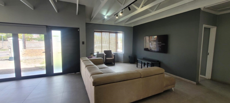 3 Bedroom Property for Sale in Levallia Western Cape